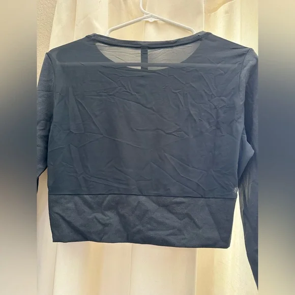 cropped long sleeve athletic shirt - Picture 4 of 4